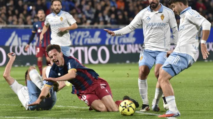 Un Huesca ramplón e impotente revive al Real Zaragoza en el derbi de la necesidad (1