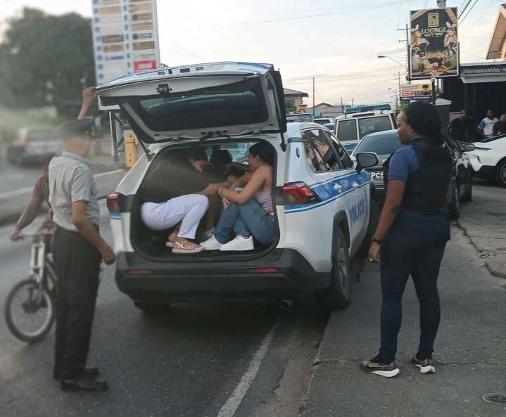 Autoridades trinitarias investigan presencia de menores venezolanas en club nocturno