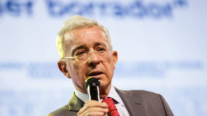 Álvaro Uribe: “En mi familia hemos tenido la norma de respetar las familias de rivales políticos”
