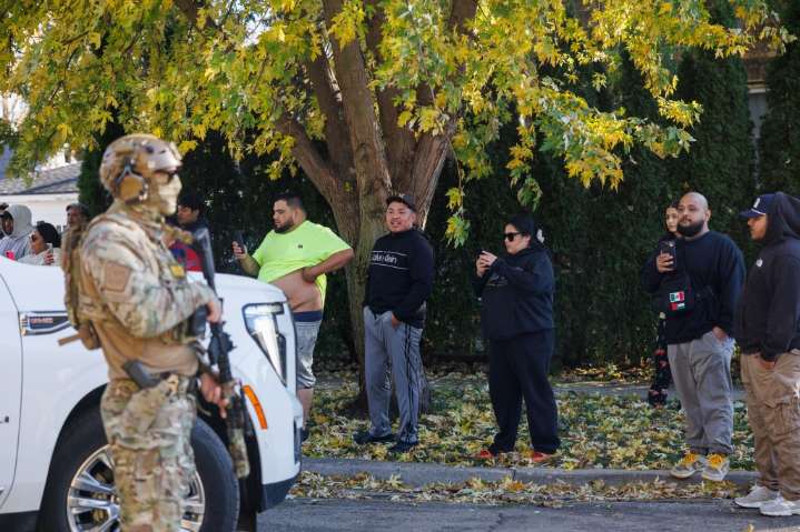 Federal immigration agents confront, arrest several in Waukegan