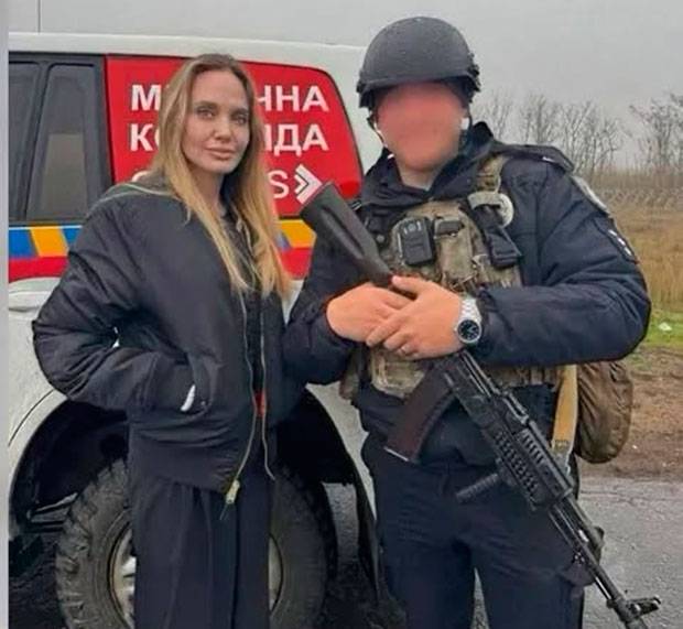 Acompañante de Angelina Jolie es arrestado durante su visita a Ucrania