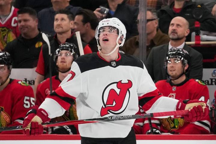 Simon Nemec scores 3rd goal of game in OT as Devils top Blackhawks 4