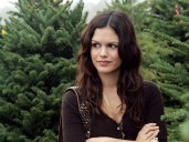 Rachel Bilson Used This Y2K Lip Gloss on the Set of The OC & It's Back in Stock: 'The Cashmere of Lip Gloss'
