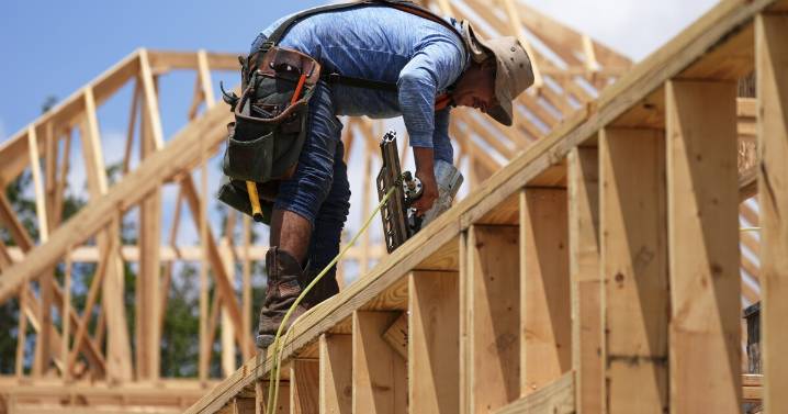 ICE is sending a chill through the construction industry