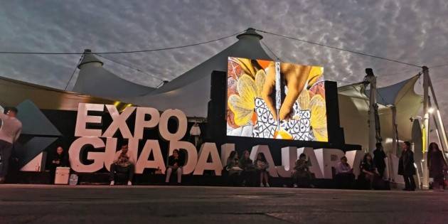 Expo Guadalajara instala puente peatonal temporal para Expo Transporte 2025