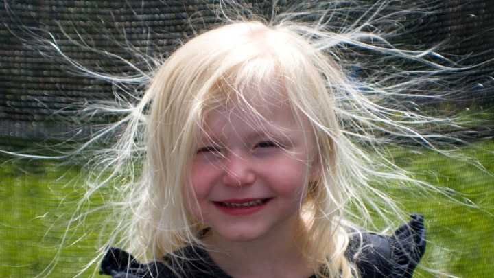 ¡Caray, me has pasado corriente!”: ¿por qué tenemos calambres en días de viento como hoy?