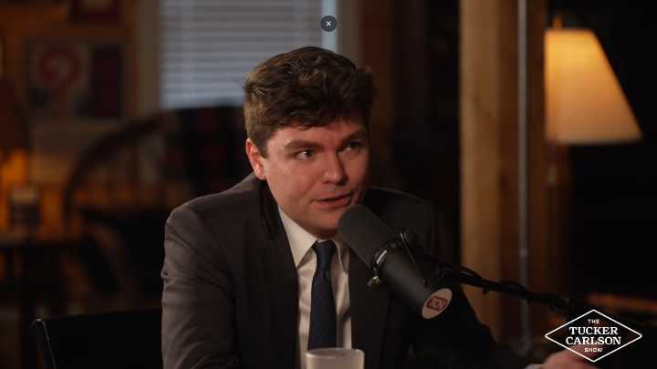 El parásito que ataca a la derecha