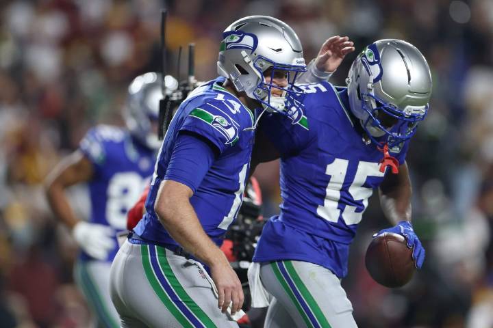 Seahawks-Commanders takeaways: Sam Darnold throws 4 touchdown passes, Jayden Daniels hurt