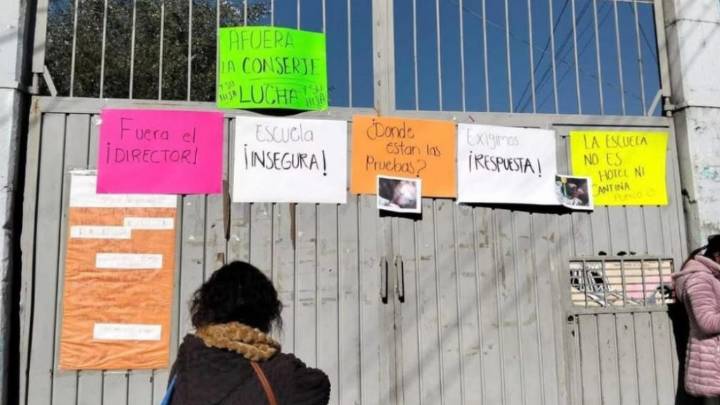 Opera escuela como un congal y cantina… Los hechos, documentados en fotografías, ocurrieron al interior del espacio