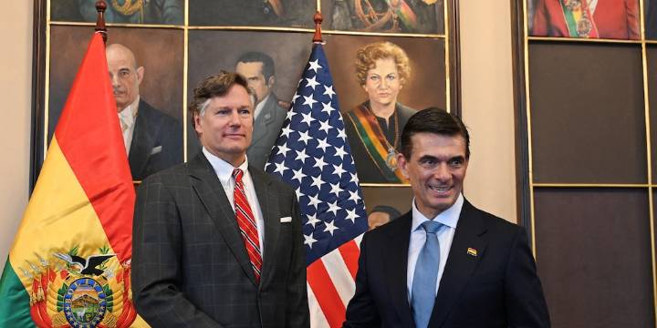 Estados Unidos y Bolivia restablecerán relaciones diplomáticas a nivel de embajadores tras 17 años