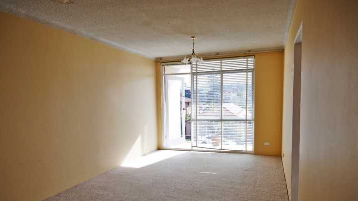 9 Simple Decorating Tricks To Make Your Popcorn Ceilings Less Of An Eyesore