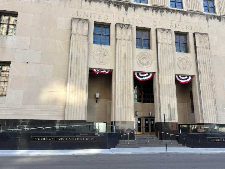 Chinese scholar pleads guilty to smuggling harmful fungus, to be deported