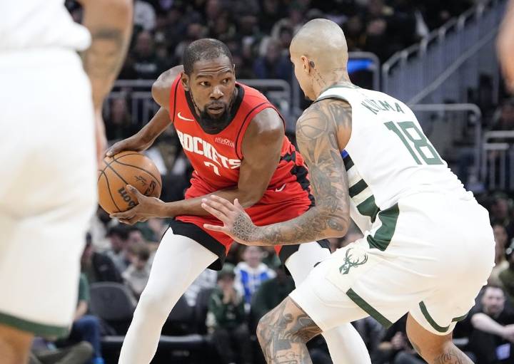 Deadspin | Rockets use vintage Kevin Durant performance to storm back on Bucks