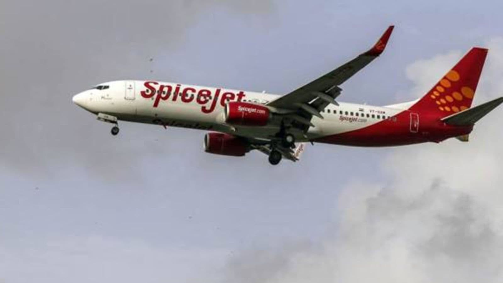SpiceJet flight from Mumbai makes emergency landing in Kolkata after mid