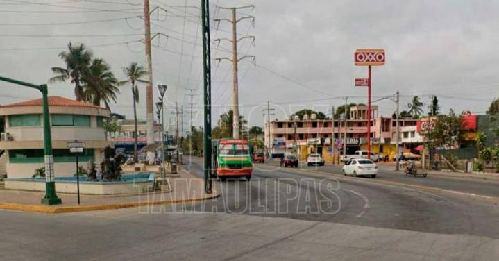 Intentan abrirle el vehículo a una mujer en plena avenida de Madero