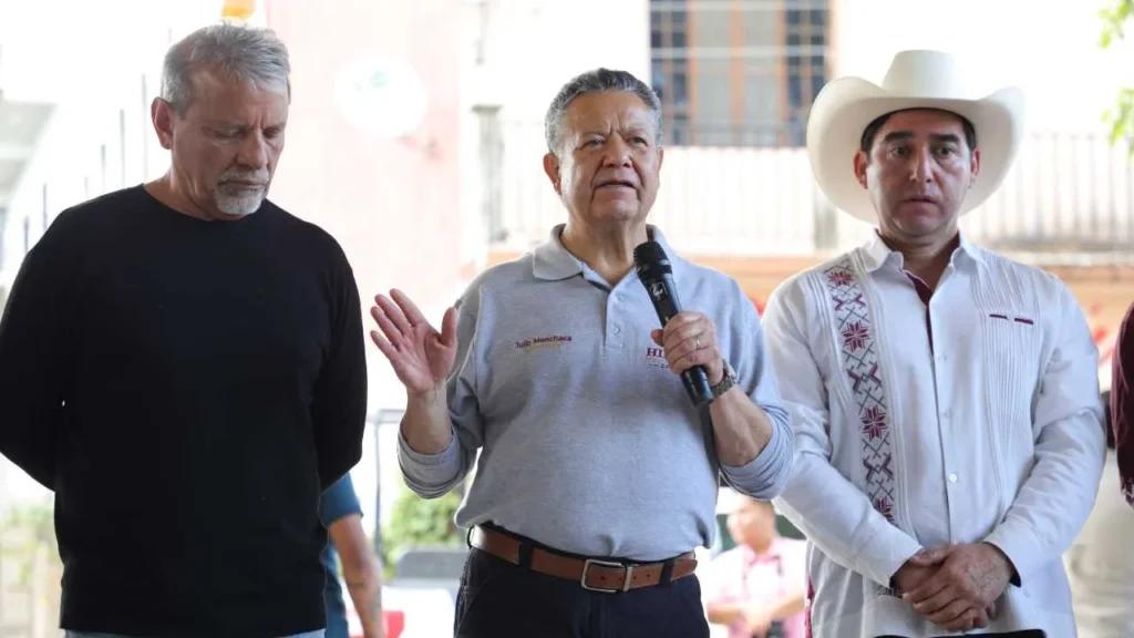 Julio Menchaca recorre comunidades afectadas de la Huasteca hidalguense