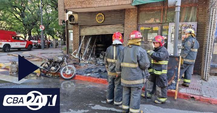 Incendio en un edificio del centro de Córdoba: un departamento afectado y evacuados