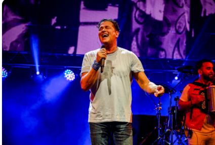 CARLOS VIVES EN BILLBOARD