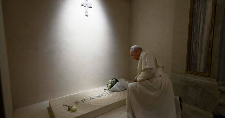 Pide Papa “buscar el diálogo” para resolver las tensiones entre EUA y Venezuela