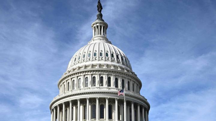 US govt shutdown deepens: Food aid, unemployment pay, air travel in jeopardy