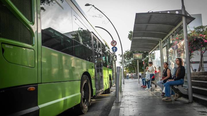 Canarias logra el blindaje legal de la gratuidad de las guaguas