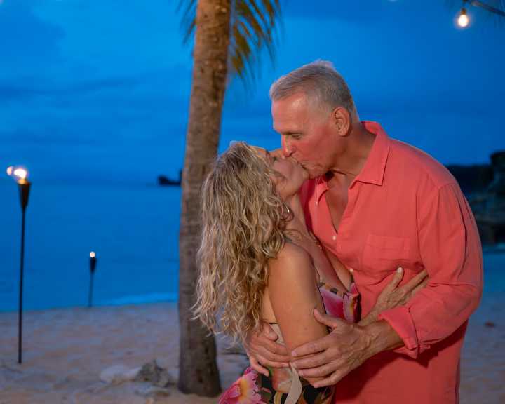 Golden Bachelor Mel Is ‘Undecided’ Between Final 2 Amid Fantasy Suite: Recap