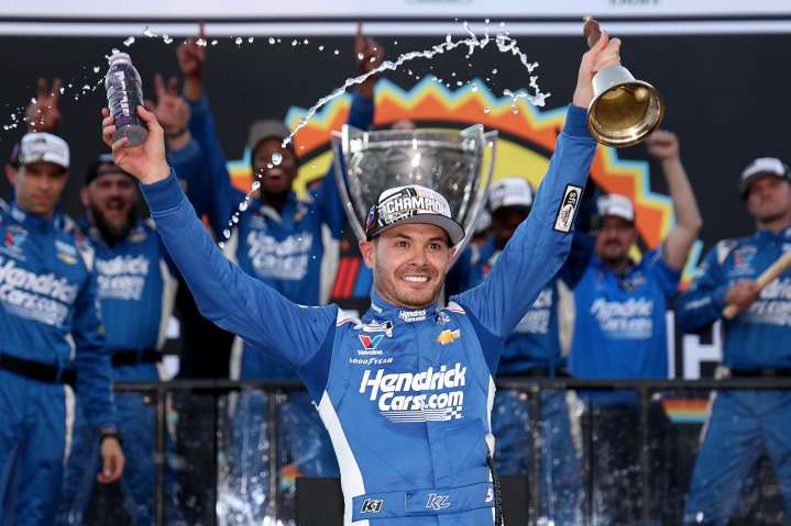 Kyle Larson campeón de NASCAR Cup Series