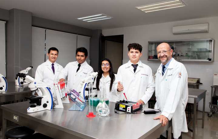 Estudiantes y profesores de Anáhuac Oaxaca ganan tercer lugar por estudio sobre resistencia de H. pylori