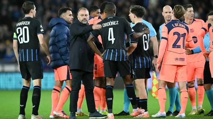 Enorme polémica arbitral salvó el empate del Barcelona en Champions League