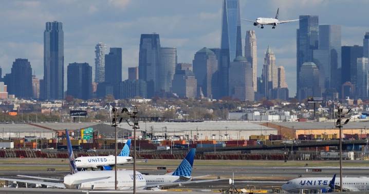 Flight delays expected amid U.S. government shutdown