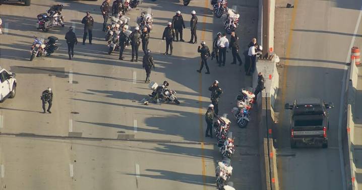 2 police officers fall off motorcycles in crash on I-95 in Philadelphia during motorcade to food charity event