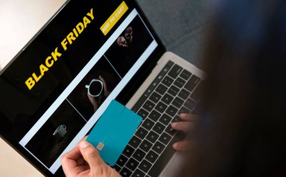 Este es el decálogo de la Policía Nacional para evitar estafas durante las compras del Black Friday