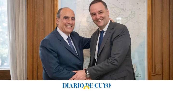 Manuel Adorni y Guillermo Francos se mostraron juntos en Casa Rosada para coordinar la transición