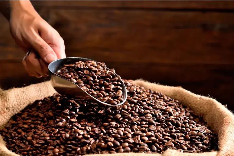 ANMAT prohibió siete productos de café por registros falsos e incumplimientos