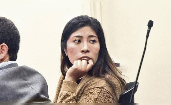 Presentan habeas corpus para evitar que la PNP ingrese a la embajada de México para retirar a Betssy Chávez