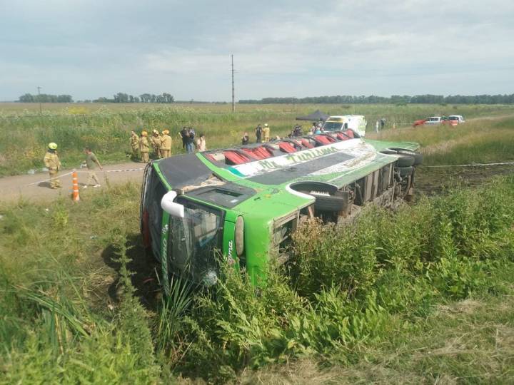 Aprehendieron al chofer del colectivo que volcó en la ruta 2
