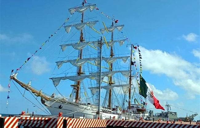 Tras accidente en NY, el Buque Escuela Cuauhtémoc reaparece en ceremonia en Veracruz