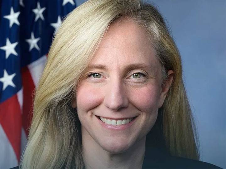 Demócrata Abigail Spanberger será primera mujer en gobernar Virginia