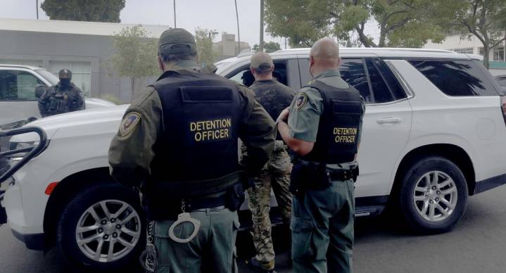 Detienen a 81 migrantes tras ‘operación Charlotte’s Web’ en EEUU