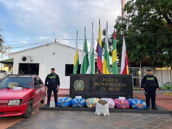 Hallan vehículo con 128 kilos de marihuana en el barrio Los Parques de Neiva