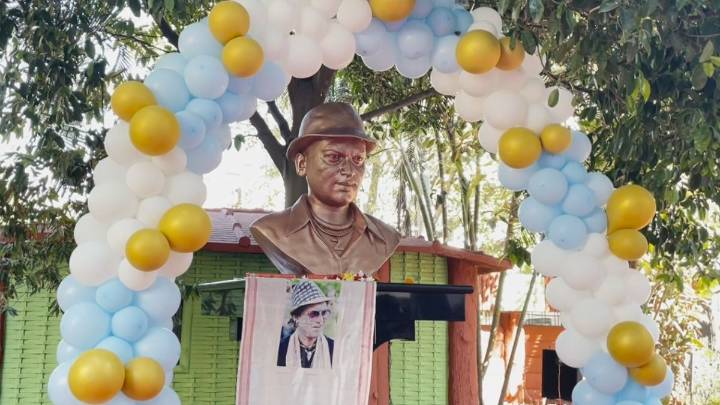 Assam: Statue of Zubeen Garg unveiled at Kahilipara residence on his 53rd birthday celebration