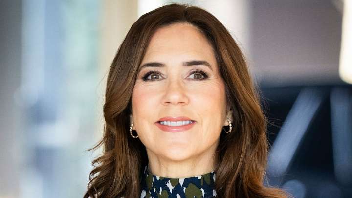 Queen Mary turns heads in 'polished' bold blouse and waist