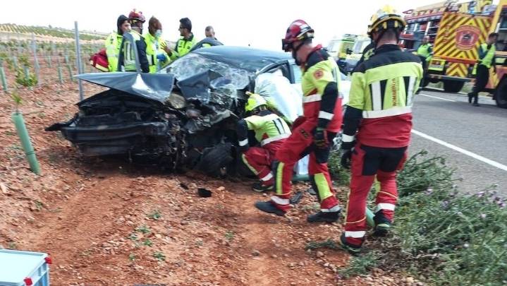 Muere una joven y cinco heridos graves tras una colisión entre dos vehículos