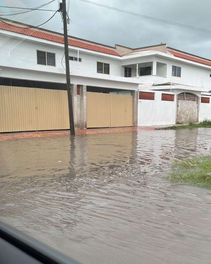 Puerto de Progreso inundado por fuertes lluvias; vecinos critican al alcalde