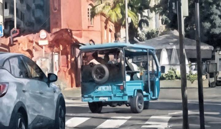 Los tuk tuks empiezan a funcionar en Santa Cruz y el Ayuntamiento asegura que es ilegal