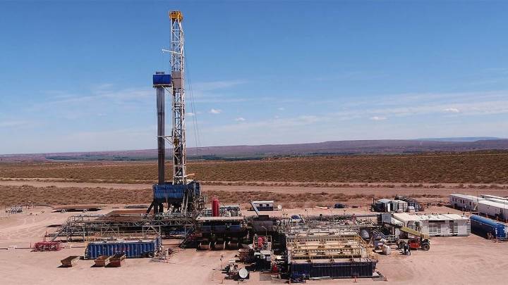 Paralización y silencio: petrolera en Vaca Muerta debe sueldos desde julio y los trabajadores exigen intervención