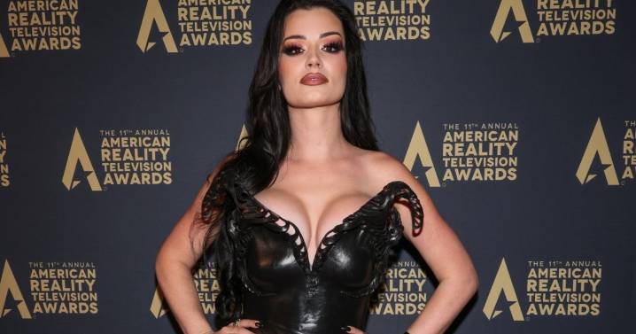 Wrestler Saraya Bevis Wearing Two-Piece Bikini Is Must See