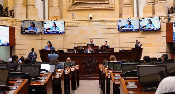 Gobierno pierde el primer round: reforma tributaria se aplaza por error administrativo