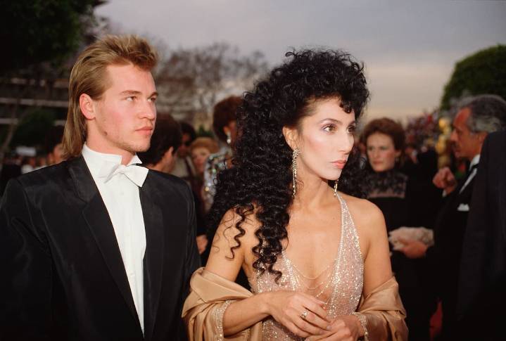 Val Kilmer y Cher. La historia de amor que superó los prejuicios de Hollywood y una dura noticia que shockeó a ambos