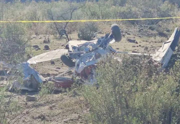 Dos muertos al caer avioneta en Santa Isabel, Chihuahua